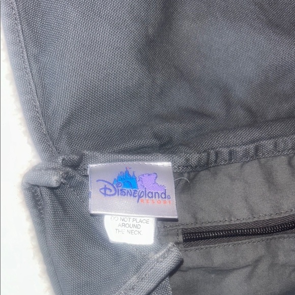 Stylish Gray Messenger Bag with Graphic Design - Picture 6 of 12